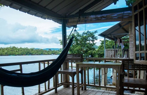 Sabang House | Olala Café & Bungalows has a great location, right on the sea.