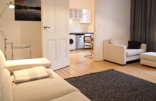 Neuehrenfeld Apartment | Old belly arms: Fully furnished 2.5 room apartment in Trendviertel