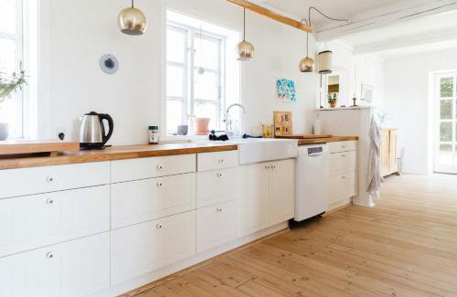 Stege House | Old Farmstead With Field Views