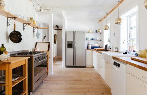 Stege House | Old Farmstead With Field Views