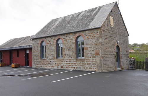 Lonlay-l'Abbaye Apartment | Old house on one level, adapted PMR for 16 pers. in Lonlay-l'Abbaye