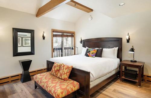 Aspen House | Old Hundred Unit 104, Sunny, Corner Townhouse, Treetop Views, 3 Blocks to Aspen Mtn