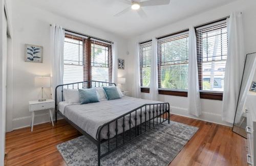 St. Augustine Apartment | Old Mission Manor - Chic 2br 1ba Apartment - Sleeps 6 - Pool Table - 15 Min Walk to Downtown