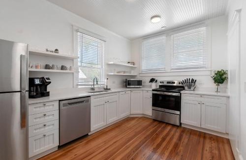 St. Augustine Apartment | Old Mission Manor - Chic 2br 1ba Apartment - Sleeps 6 - Pool Table - 15 Min Walk to Downtown