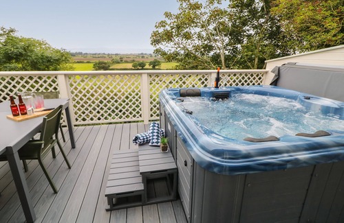 Limavady Cottage | OLD SHOP COTTAGE, family friendly, with hot tub in Limavady