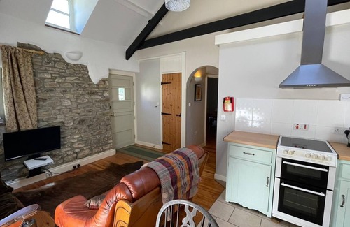 Tal-gareg Cottage | Old Stone Cottage With Terrace-The Coach House
