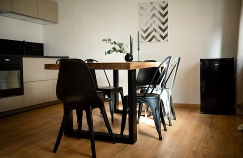 Dusseldorf Old Town Apartment | Old town apartment with 2 bathrooms
