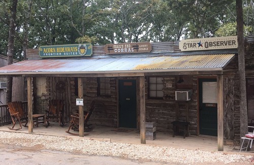 Canton Cottage | Old Western Bunkhouse Sleeps 9 "Trail's End Corral"