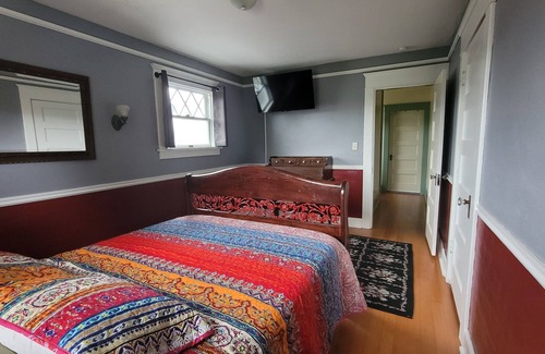 Aberdeen House | Old World Charm. Stately historical mansion.