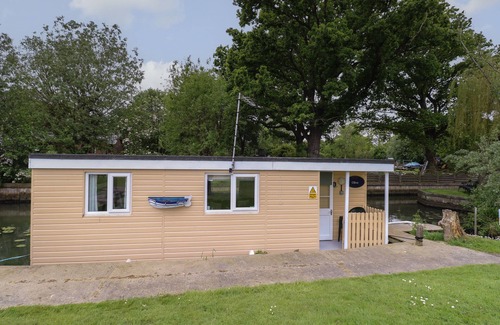 Stalham Cottage | OLIVE, pet friendly, with a garden in Stalham