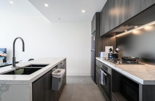 Lidcombe Apartment | Olympic Park Stylish Apt with Gym Pool great view