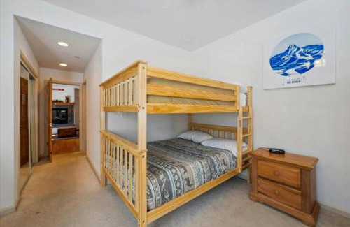 Olympic Valley Apartment | Olympic Pines Lodge