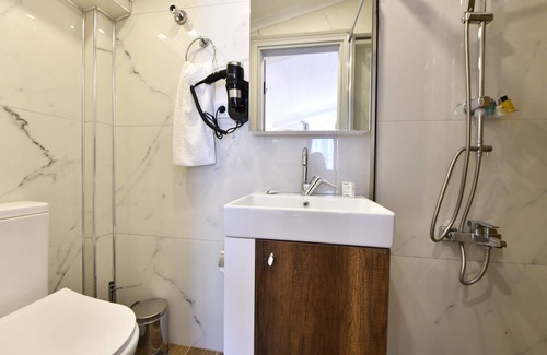 Ayvalik Hotel | Omer Aga Konagi