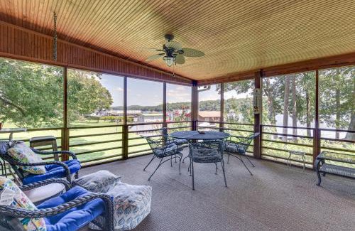 Albemarle House | On Lake Tillery Spacious Home with Screened Porch!
