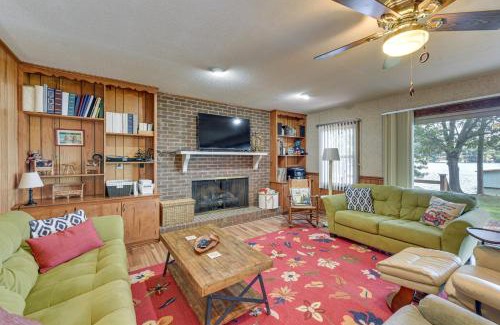 Albemarle House | On Lake Tillery Spacious Home with Screened Porch!