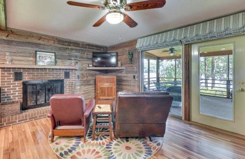 Albemarle House | On Lake Tillery Spacious Home with Screened Porch!