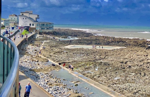 Westleigh Apartment | On The Beach! Village Located. Outstanding Sea Views from Master Bedroom Lounge