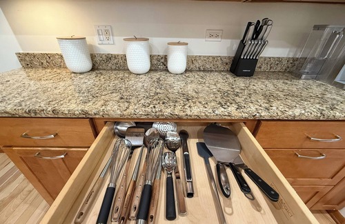 Algonquin Apartment | On the Fox/River access/Kayaks/Deck with lounging and dining/Free Parking