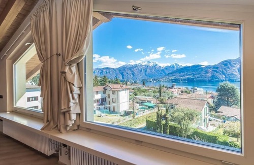 Azzano Villa | ON THE HILLS OFMEZZEGRA& IN FRONT OF THE GREENWAY OF LAKE COMO