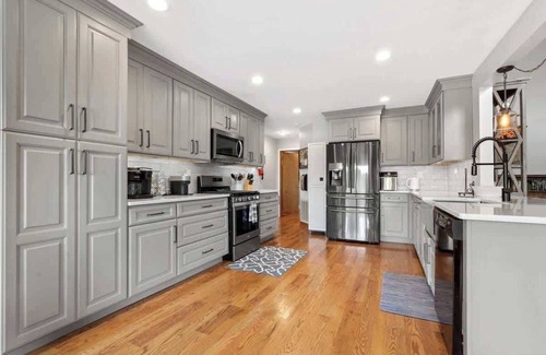 Milledgeville House | On The Rocks-Sleeps 17, 2 Master Suites, + More!