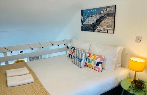 Seafront Apartment | On the Water with Free Parking - By My Getaways