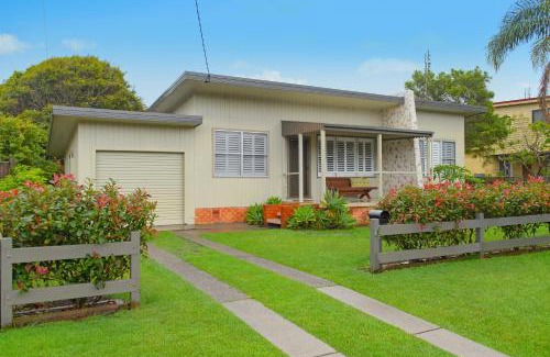 Crescent Head House | ONDINE, 4 Belmore Street