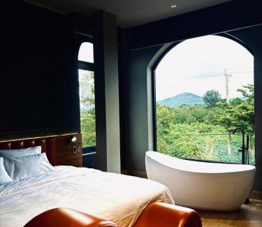 Duc Trong Hotel | One and Only Hotel - Đức Trọng