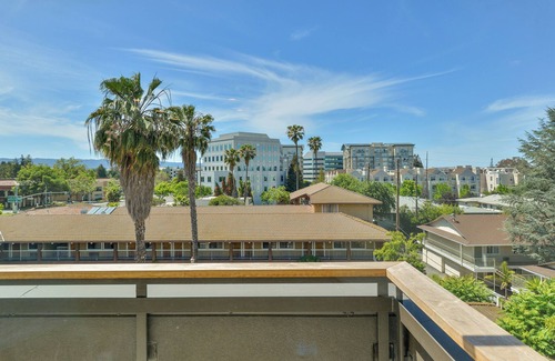 Mountain View Apartment | One Bed Perfect for WFH in Heart of Silicon Valley