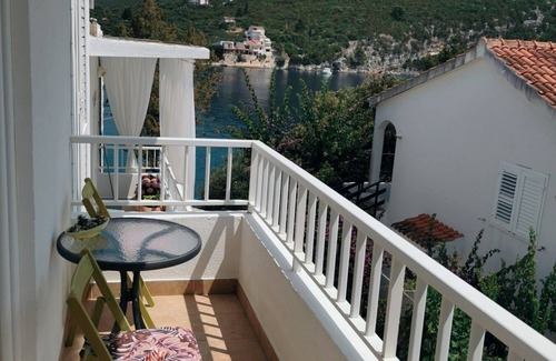 Pokrivenik Apartment | One bedroom apartment near beach Cove Pokrivenik, Hvar (A-18955-a)