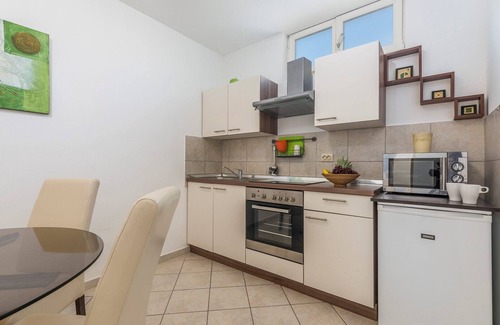 Fuskulin Apartment | One-Bedroom Apartment Dobrec I with Shared Pool