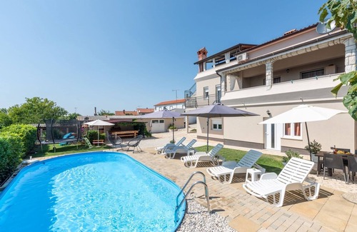 Fuskulin Apartment | One-Bedroom Apartment Dobrec I with Shared Pool