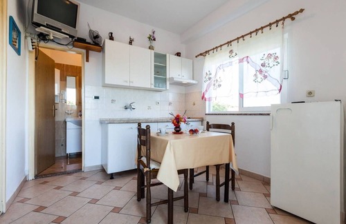 Kukljica Apartment | One bedroom apartment with terrace and sea view Kukljica, Ugljan (A-8238-b)