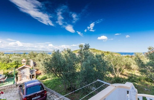 Kukljica Apartment | One bedroom apartment with terrace and sea view Kukljica, Ugljan (A-8238-b)