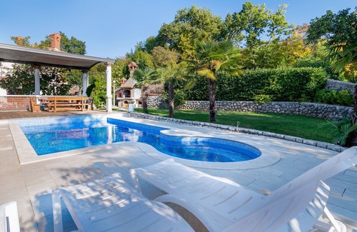 Mihotici Apartment | One bedroom apartment with terrace Opatija - Pobri, Opatija (A-16390-a)