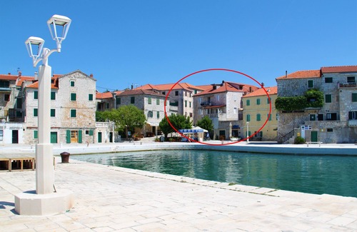 Postira Apartment | One bedroom apartment with balcony and sea view Postira, Brač (A-18971-a)
