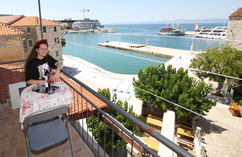 Postira Apartment | One bedroom apartment with balcony and sea view Postira, Brač (A-18971-a)