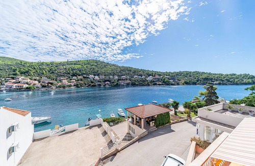 Brna Apartment | One bedroom apartment with terrace and sea view Brna, Korčula (A-10057-c)