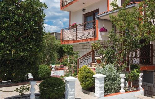 Kastela Apartment | One-Bedroom Apartment In Kastel Kambelovac