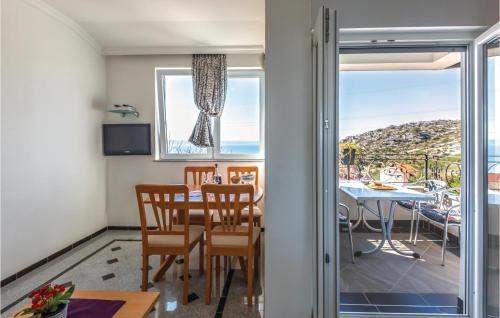 Veliko Brdo Apartment | One-Bedroom Apartment Makarska With Sea View 04