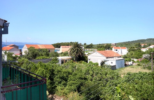 Sucuraj Apartment | One bedroom apartment with balcony and sea view Sućuraj, Hvar (A-6732-a)