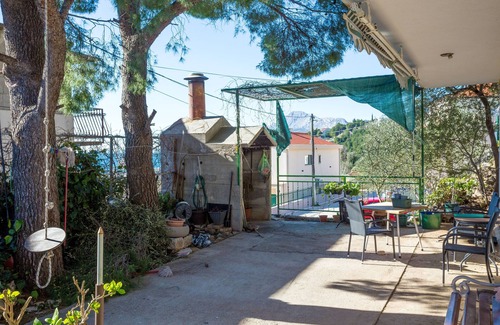 Stanici Apartment | One bedroom apartment with terrace and sea view Balića Rat, Omiš (A-20494-b)
