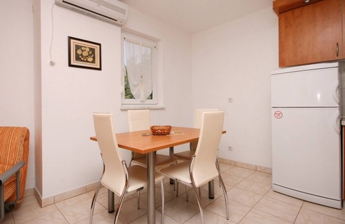 Pinezici Apartment | One bedroom apartment with terrace Pinezići, Krk (A-5464-c)