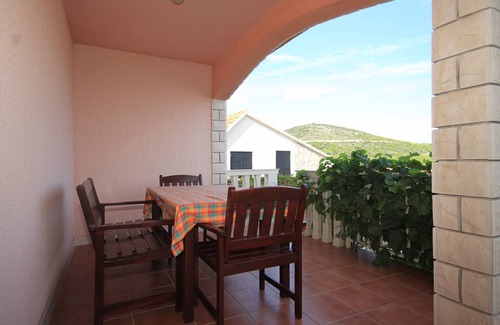 Rukavac Apartment | One bedroom apartment with terrace and sea view Rukavac, Vis (A-8839-a)
