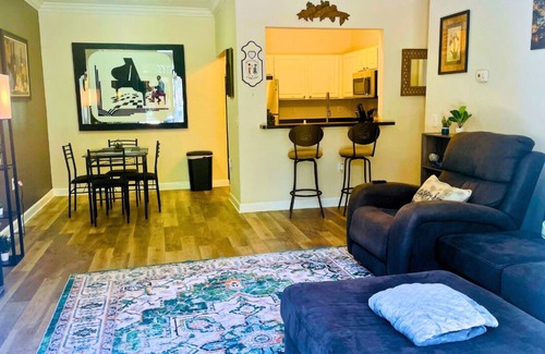 West Freemason Apartment | ONE BEDROOM Cozy Downtown Norfolk Apt w/patio