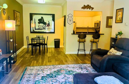 West Freemason Apartment | ONE BEDROOM Cozy Downtown Norfolk Apt w/patio