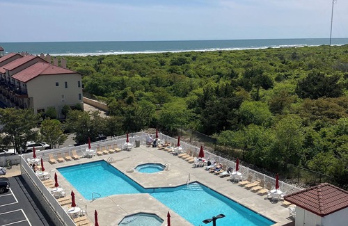 Diamond Beach Condo | One block from beach with ocean view 5th Floor Rental in Exclusive Diamond Beach