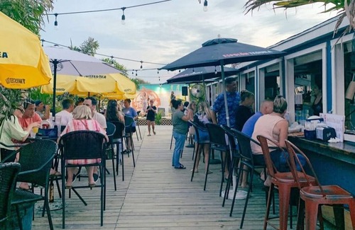 Diamond Beach Condo | One block from beach with ocean view 5th Floor Rental in Exclusive Diamond Beach