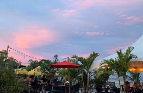 Diamond Beach Condo | One block from beach with ocean view 5th Floor Rental in Exclusive Diamond Beach