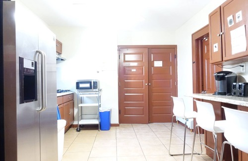 Hillside House | One Bus Stop to NYC-EWR Airport 4BR House+Hot Tub+Free Parking