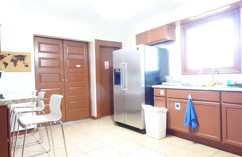 Hillside House | One Bus Stop to NYC-EWR Airport 4BR House+Hot Tub+Free Parking